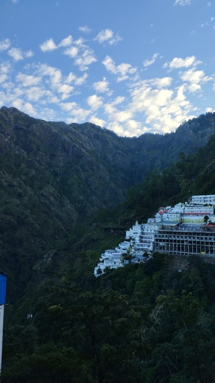 Local Stays in Katra – Rest Before the Sacred Climb