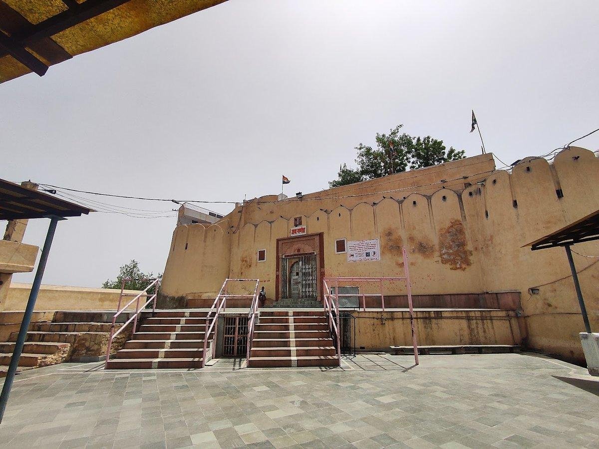 Garh Ganesh Temple Jaipur: History, Darshan Timings, Trek Guide & Mudras Stays