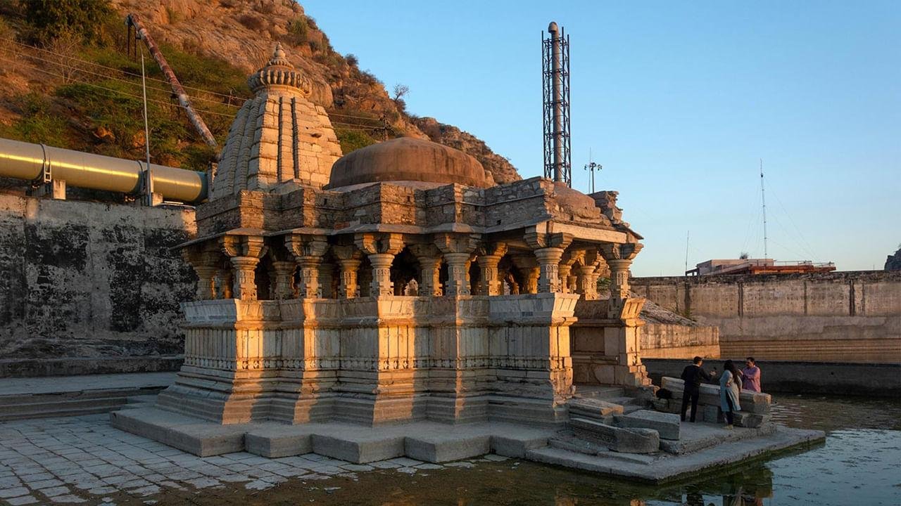 Bisaldev (Gokarneshwar) Temple Tonk: History, Architecture, Visitor Guide & Mudras Stays