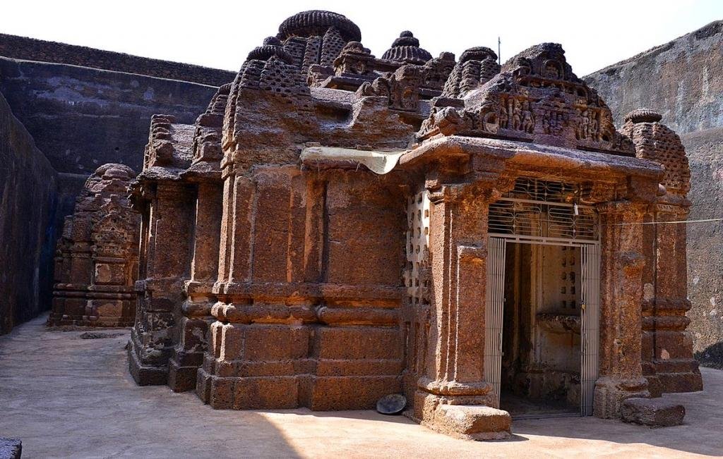 Dharmrajeshwar Cave Temple Mandsaur: History, Rock-Cut Architecture & Mudras Stays Guide
