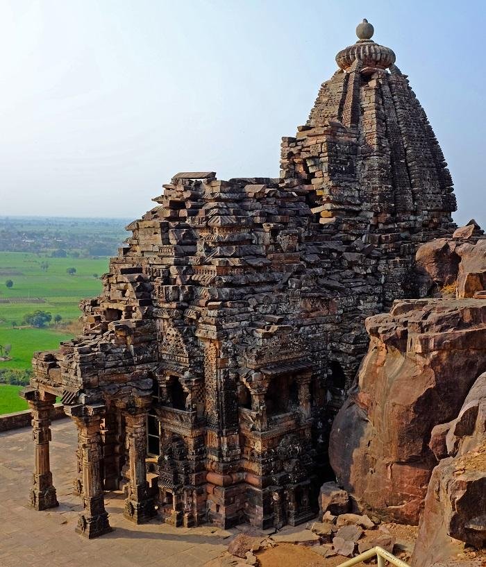 Maladevi Temple Gyaraspur: History, Rock-Cut Architecture & Mudras Stays Guide