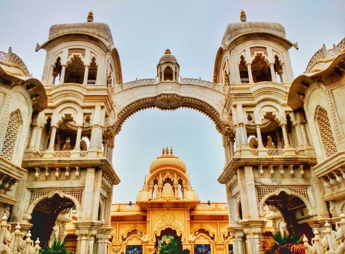 Radha Damodar Temple Vrindavan: History, Darshan, Significance & Mudras Stays Guide