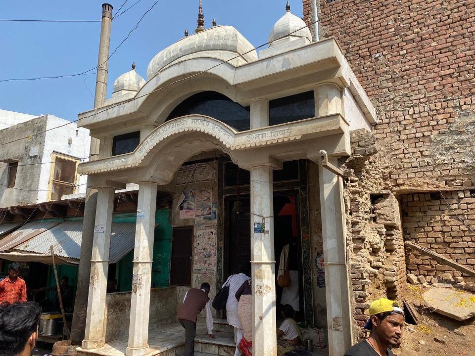 Gopeshwar Mahadev Temple Vrindavan: History, Darshan, Significance & Mudras Stays Guide