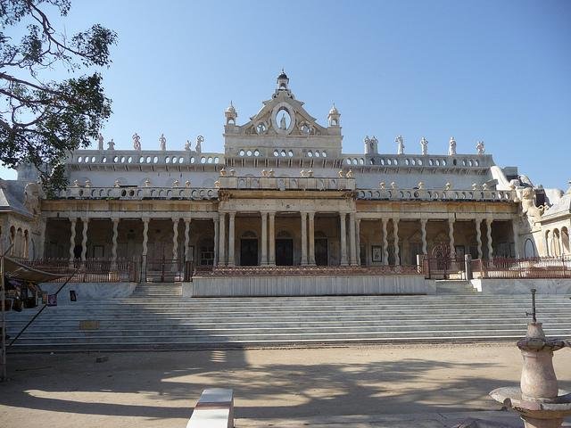 Shahji Temple Vrindavan: History, Architecture, Darshan & Mudras Stays Guide