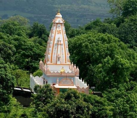 Kauleshwari Temple: A Sacred Hilltop Shakti Shrine in Hunterganj