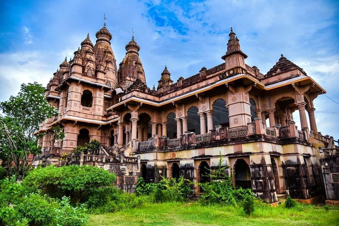 Naulakha Temple: Deoghar's Architectural Masterpiece Dedicated to Radha and Krishna