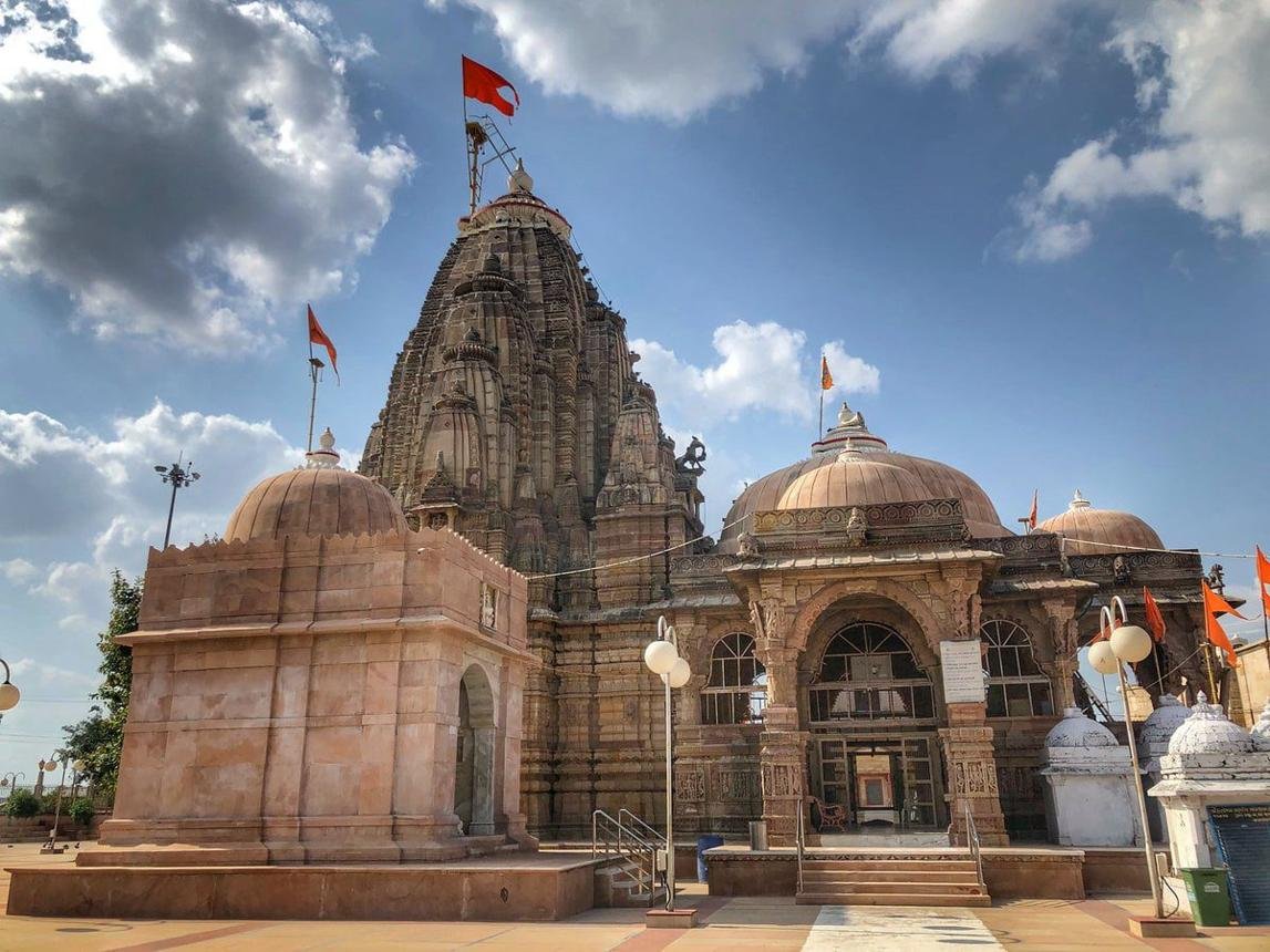 Hatkeshwar Mahadev Temple: Raipur's Revered Ancient Shiva Shrine