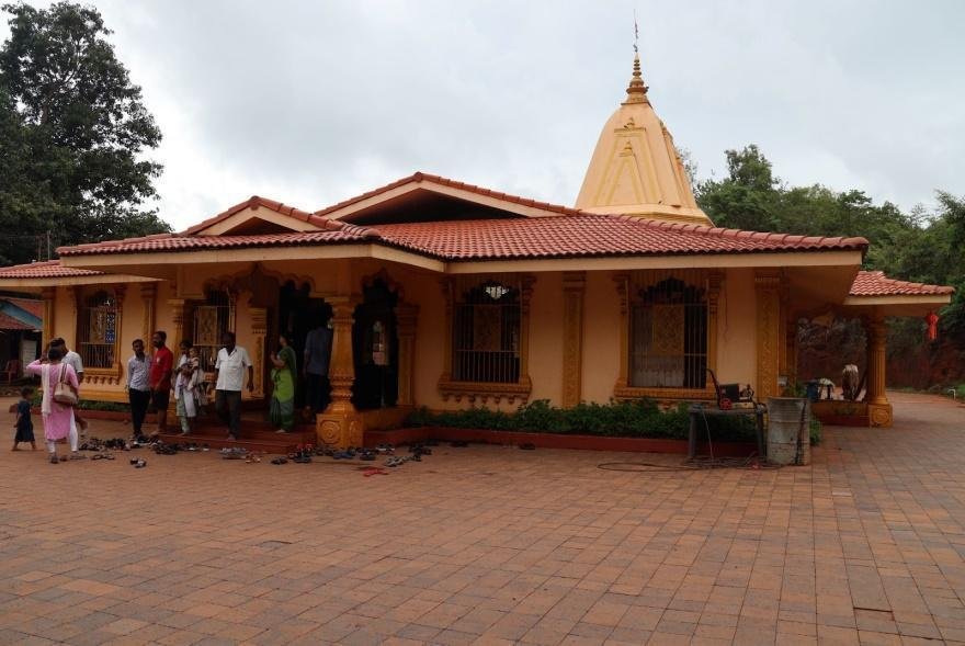 Redi Ganpati Temple: Home to the Giant Ganesha Idol of Sindhudurg