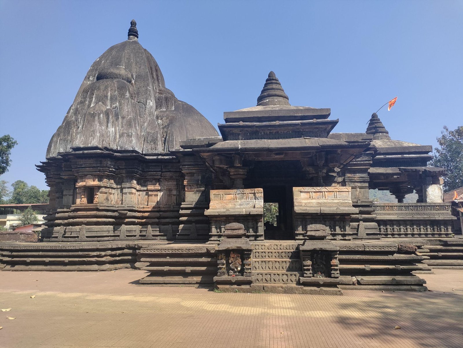 Karneshwar Temple: A Timeless Hemadpanthi Shiva Temple in Sangameshwar