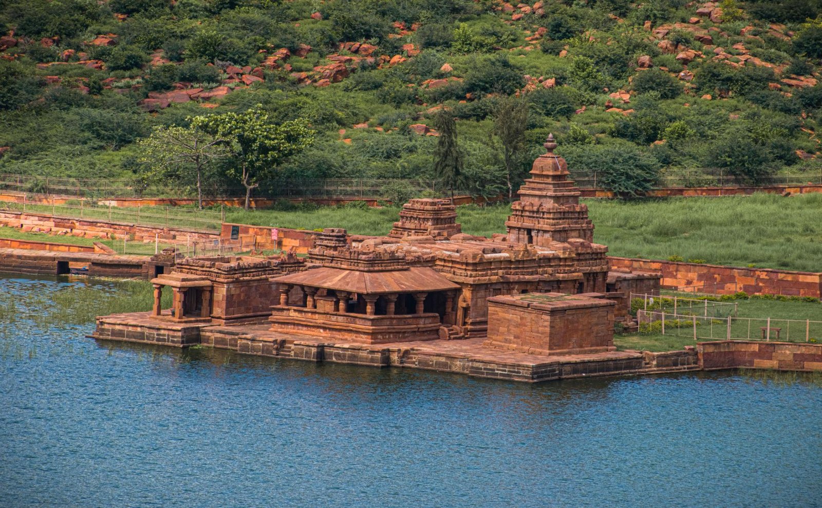 Bhutanatha Temple: The Iconic Lakeside Temple of Badami