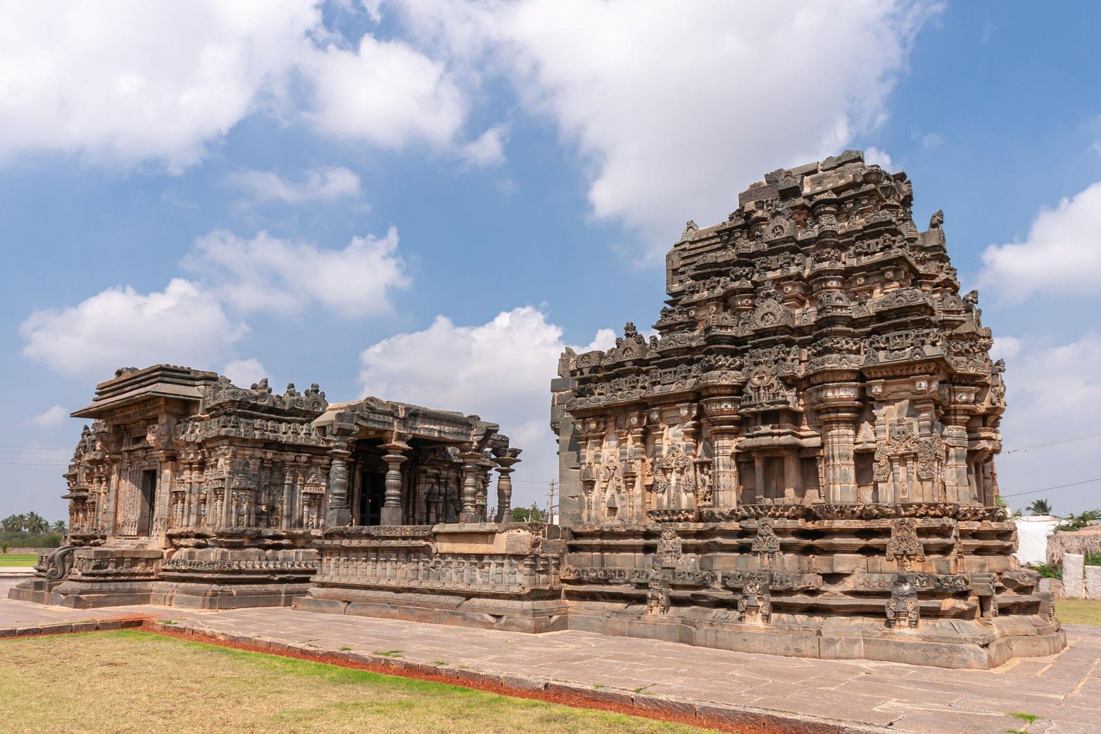 Lakkundi Temple Complex: Karnataka's Treasure of Chalukyan Architecture