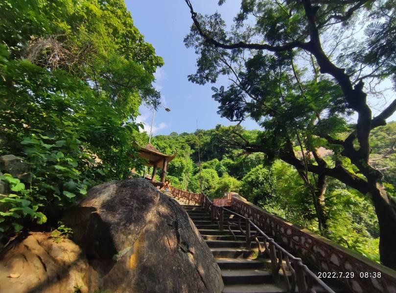 Panchalingeswar Temple: The Sacred Shiva Shrine Amidst the Nilagiri Hills