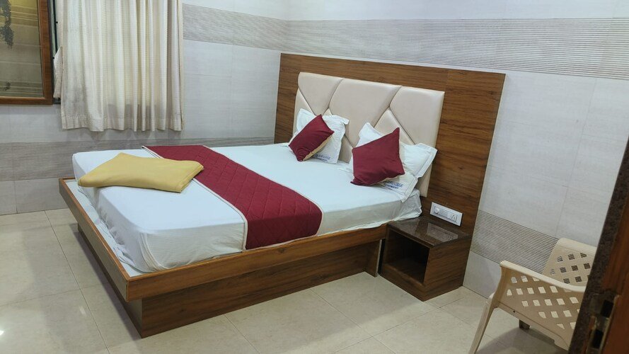 Guru Lodge