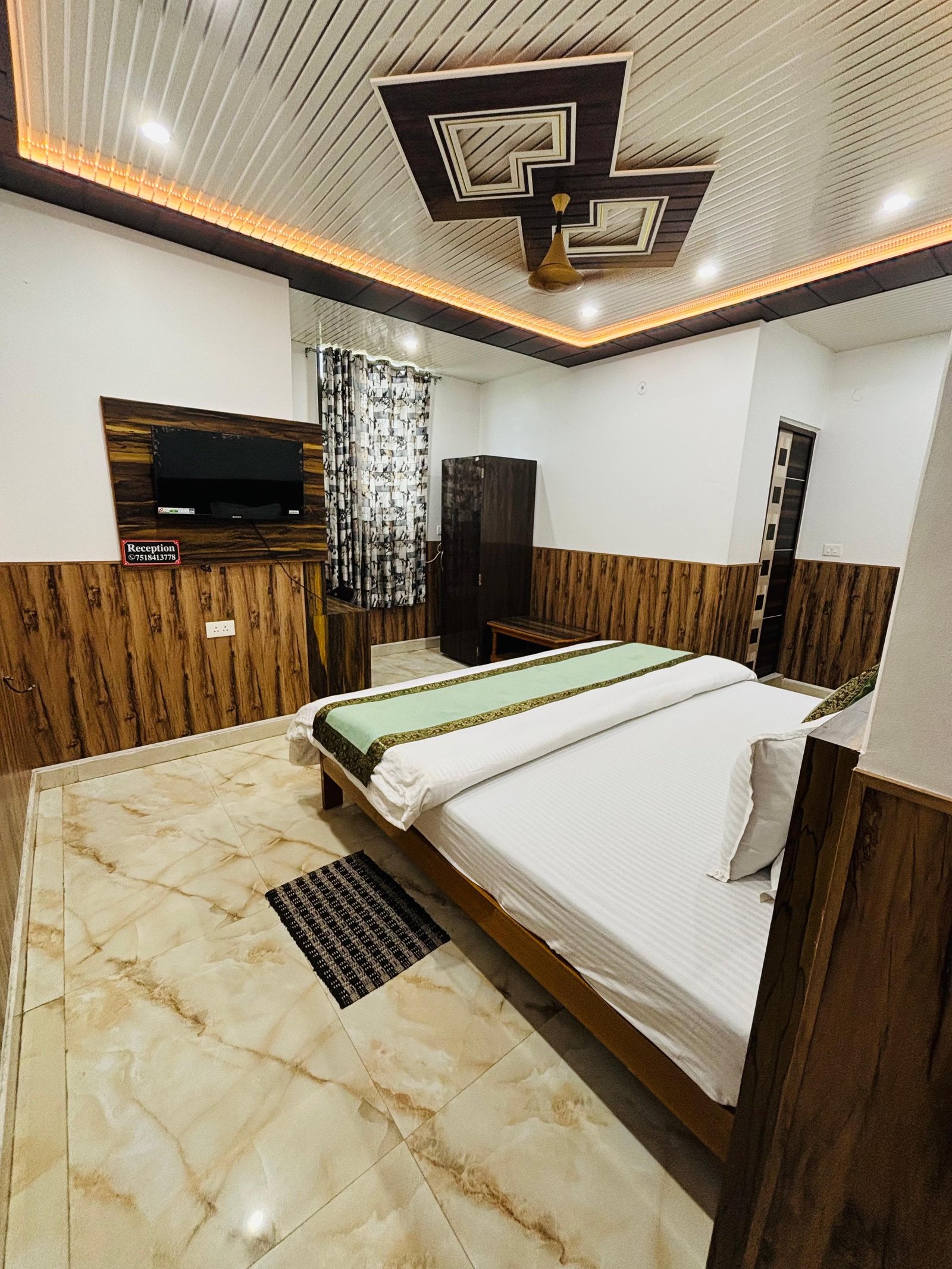 SR HOTEL