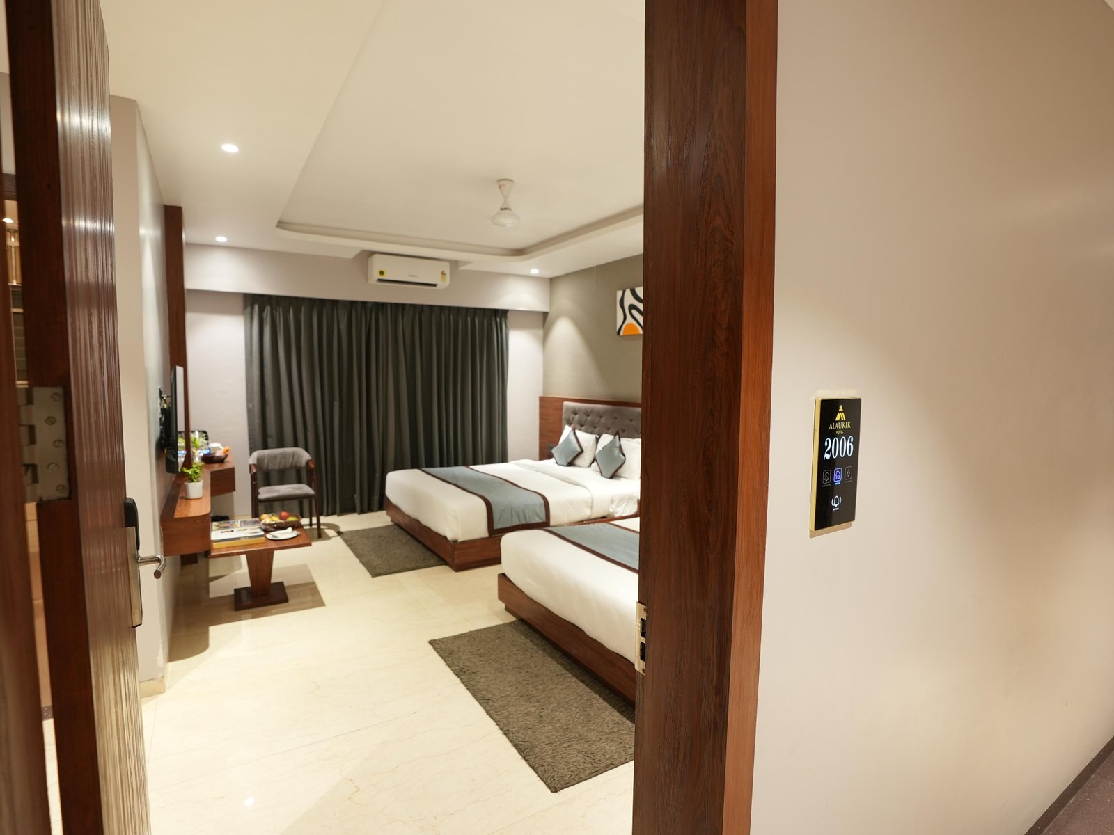 Alaukik Hotel