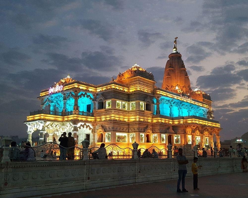 Where Sacred Lamps Meet Love: Prem Mandir Aarti in Vrindavan
