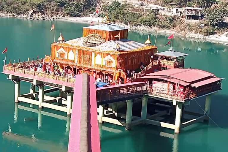 Witness the Sacred Dhari Devi Aarti Beside the Alaknanda River