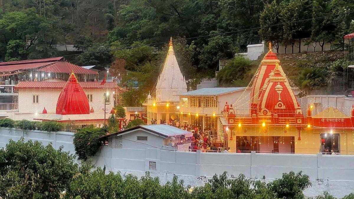 Experience the Peaceful Kainchi Dham Aarti in Kumaon’s Hills