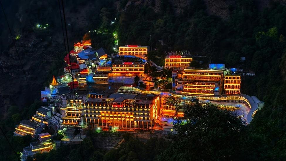 Celebrate the Sacred Mansa Devi Aarti Above Haridwar’s Ghats