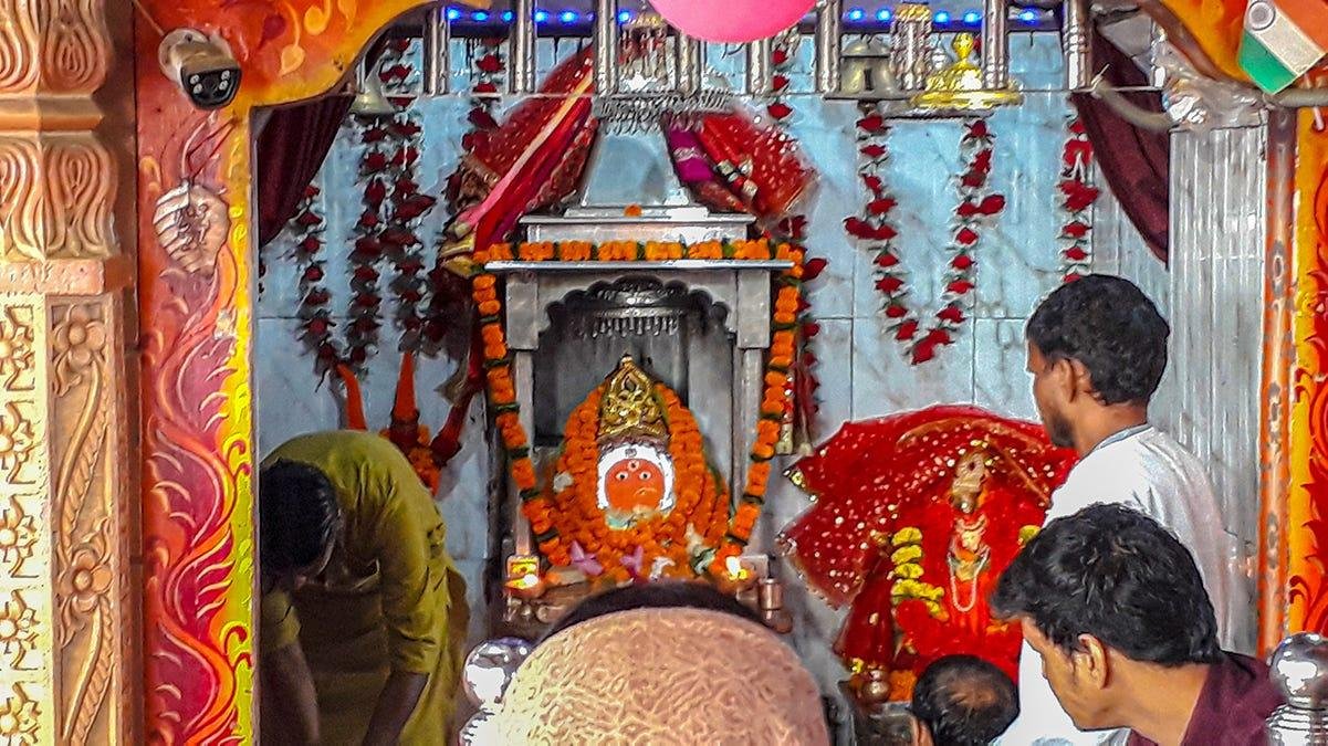 Step Into the Sacred Chandi Devi Aarti on Haridwar’s Neel Parvat