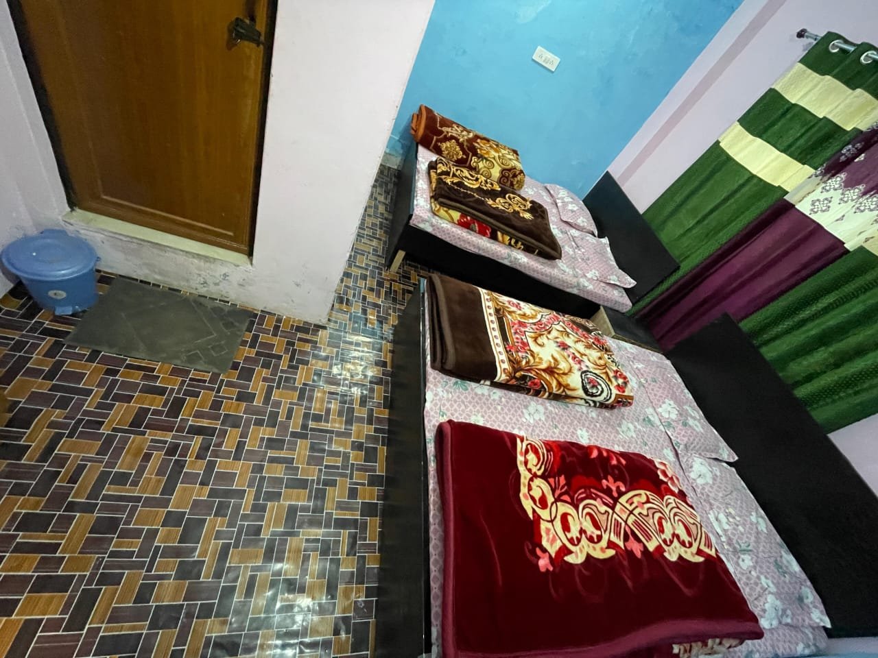 Shri Narayan Tourist Lodge & Chandika Hotel