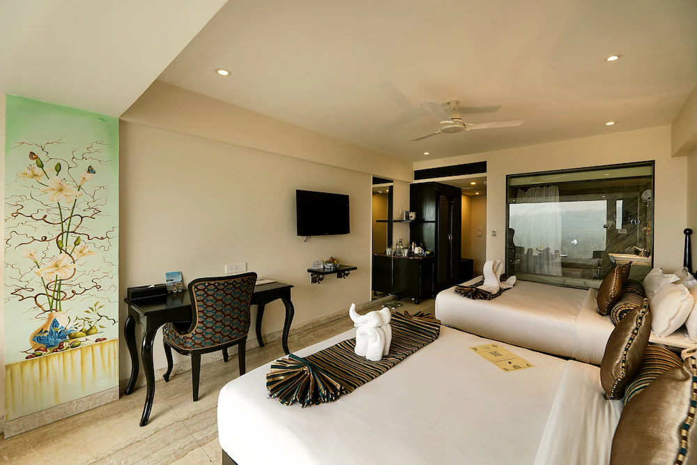 Hotel EllBee Ganga View